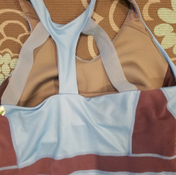 Nike Dri-fit top - Picture 4 of 4